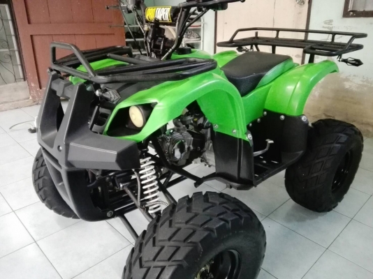 ATV MINI BEAR 125cc.เครื่องเบนซิน 4จังหวะ  -สตาร์ทมือ 3เกียร์เดินหน้า 1เกียร์ถอยหลัง มีไฟบอกตำแหน่งเกียร์(เกียร์1,2,3,N,R) -ไฟหน้า ไฟท้าย ไฟเลี้ยวLED และแตร ทุกอย่างติดครบ -คันเร่งมือบิด -ดิสเบรคหน้า-หลัง  -ล้อขอบ 8 นิ้ว ดอกยางเต็มทั้ง 4 เส้น -เครื่องยนต์