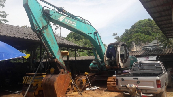 รถแบคโฮ KOBELCO. ( มัค ไฟล์ ) ( ขาย คู่ ) รถแบคโฮ KOMATSU PC - 100. ( ตาม สภาพ. ) สนใจติดต่อ 081 - 6