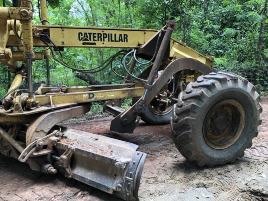 ขาย 1,190,000 รถเดรด CATTERPILAR 140 G S/N  81 V 01002 เครื่องดี เกียร์แรง (เอวทำใหม่) ระบบไฮดอร์ลิคสมบูณร์ รถพร้อมใช้งาน เอกสารเล่มทะเบียน รถอยู่  สกลนคร 090-772-3710 090-772-3708