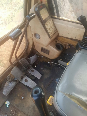 มีVDOขายแบคโฮ CAT.320V2 ไฟฟ้าครบขาดมอเตอร์คันเร่งเล่มทะเบียนราคา 400,000