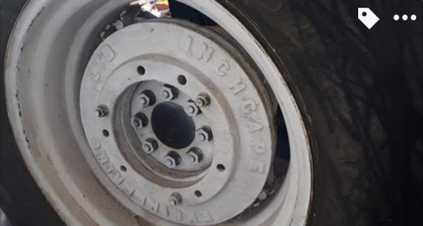 FORD 6640 - 2 เพลา สวยจัดพร้อมใช้งาน อุปกรณ์ครบพร้อม ใบดันหน้า ผานพรวน 6 ช่วงล่างแน่นเต็ม เอกสารทะเบียนเต็มพร้อมโอน ราคาต่อรองได้ครับ