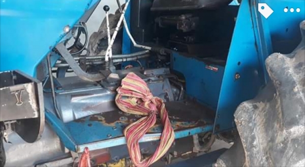 FORD 6640 - 2 เพลา สวยจัดพร้อมใช้งาน อุปกรณ์ครบพร้อม ใบดันหน้า ผานพรวน 6 ช่วงล่างแน่นเต็ม เอกสารทะเบียนเต็มพร้อมโอน ราคาต่อรองได้ครับ