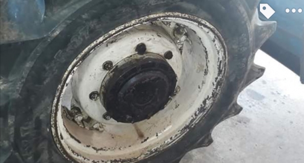 FORD 6640 - 2 เพลา สวยจัดพร้อมใช้งาน อุปกรณ์ครบพร้อม ใบดันหน้า ผานพรวน 6 ช่วงล่างแน่นเต็ม เอกสารทะเบียนเต็มพร้อมโอน ราคาต่อรองได้ครับ