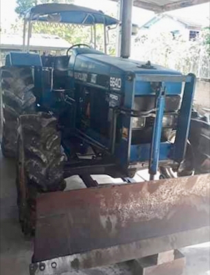 FORD 6640 - 2 เพลา สวยจัดพร้อมใช้งาน อุปกรณ์ครบพร้อม ใบดันหน้า ผานพรวน 6 ช่วงล่างแน่นเต็ม เอกสารทะเบียนเต็มพร้อมโอน ราคาต่อรองได้ครับ