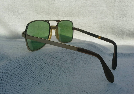 แว่นตาอเมริกันเก่าเก็บ ยุค '70s 'กรอบทอง KGP สีน้ำผึ้ง' อะร้าอร่าม ! หายาก ! โมเดล &# แว่นตาอเมริกันเก่าเก็บ ยุค '70s 'กรอบทอง KGP สีน้ำผึ้ง' อะร้าอร่าม ! หายาก ! โมเดล &#