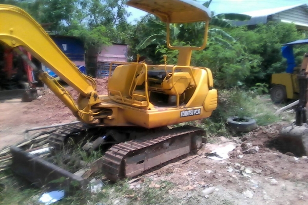 ขายKomatsu Pc30-7สภาพสวยพร้อมใช้ ติดต่อคุณอ๊อฟ พิจิตร 086-737-9991