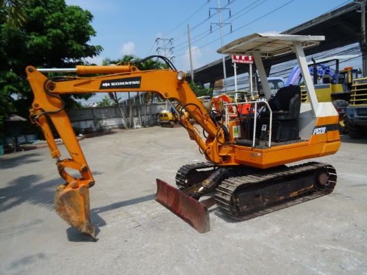 รถขุด Komatsu PC20-3