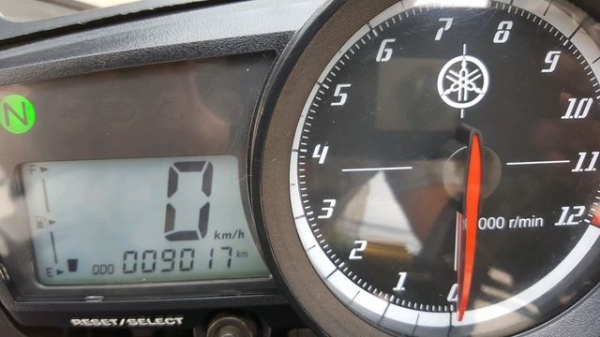 ขออนุญาตขาย YAMAHA R15 150 LIMITED EDITION รถเจ้าของคนเดียว ไมล์วิ่ง 9,XXX โล เครื่องดี ฟรีค่าโอน
