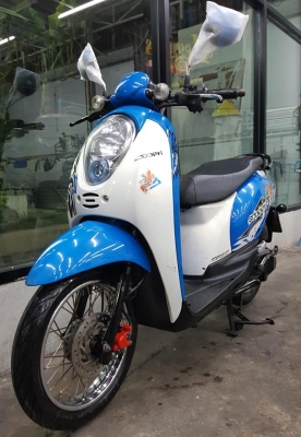 ขออนุญาตขาย HONDA SCOOPY 110-i NEW สีขาวมุกฟ้า รถพร้อมใช้งาน ระบบหัวฉีด PGM-Fi ประหยัดน้ำมันสุดๆ สตา