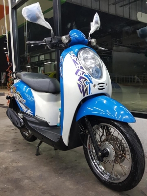 ขออนุญาตขาย HONDA SCOOPY 110-i NEW สีขาวมุกฟ้า รถพร้อมใช้งาน ระบบหัวฉีด PGM-Fi ประหยัดน้ำมันสุดๆ สตา