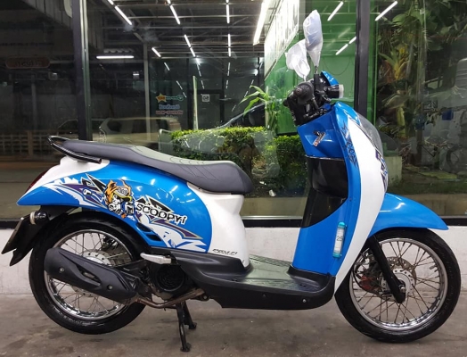 ขออนุญาตขาย HONDA SCOOPY 110-i NEW สีขาวมุกฟ้า รถพร้อมใช้งาน ระบบหัวฉีด PGM-Fi ประหยัดน้ำมันสุดๆ สตา