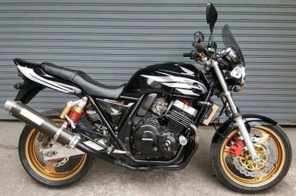 รับแลกซื้อขายได้ทุกรุ่น HONDA SUPER FOUR CB400 ปลั๊กแดง