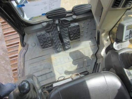 มาถึงไทยแล้วจ้า..CATERPILLAR 313CCR  เก่านอกแท้...เดิมๆๆแทรคใหญ่แทรคใหญ่ ใช้งานมาน้อย  สภาพสวยมากๆๆ   โทร 089-3818694  จ๊อย