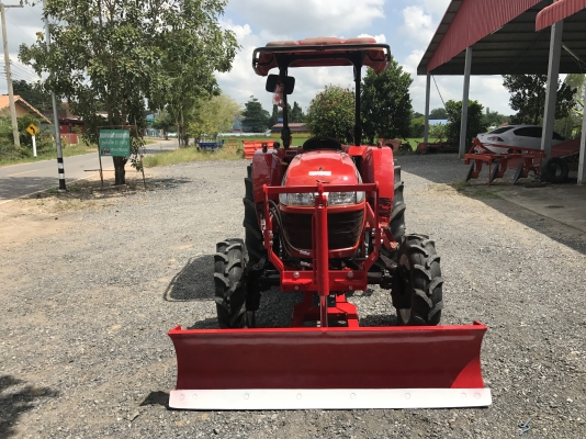 ขายรถไถยันมาร์ EF453TLX ทำงาน 700 ชม. อุปกรณ์ ใบมีดดันดินและผาน6 รถสวยมาก  ราคา 358,000 บาท พร้อมส่งฟรีถึงบ้าน โทรสอบถามได้เลยค่ะ 081-9136451 ขอดูรูปทาง Line:Bow6451  รถสวย สภาพพร้อมใช้งาน  เครื่องดี เกียร์ดี ยางดีทั้ง 4 เส้น ตรวจเชคเรียบร้อยค่ะ เล่มทะเบี