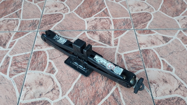 แม่แรงติดรถยุโรป ALFA แม่แรงติดรถยุโรป ALFA