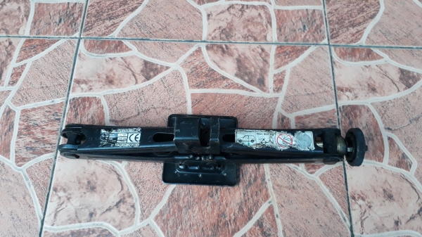 แม่แรงติดรถยุโรป ALFA