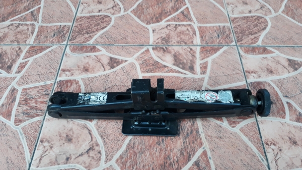 แม่แรงติดรถยุโรป ALFA แม่แรงติดรถยุโรป ALFA