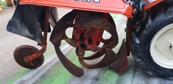 รถพรวนดิน สาดดิน ยกร่องใบตีดินเต็มๆๆพร้อมใช้งาน รถพรวนดิน สาดดิน ยกร่องใบตีดินเต็มๆๆพร้อมใช้งาน