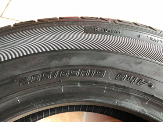 ยาง\% คัดสภาพ Dunlop LM704  205 65 15 ผลิตปี 2017 ยางสวย มีรับประกันให้ทุกเส้น ขายถูก 4 เส้น 3200.-NET *** พร้อมใส่ ถ่วง เปลี่ยนจุ๊บลม ฟรี!!! รับบัตรเครดิตทุกธนาคาร ส่งทั่วไทย