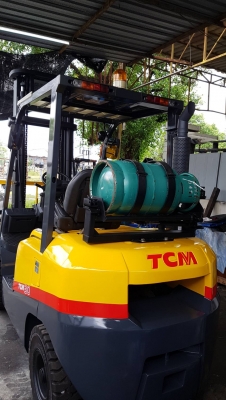 ขายรถยกTCM 3ตัน เกียร์ออโต้ เสาสูง 4 เมตร มีอุปกรณ์พิเศษไซด์ชิฟ (รถนอก ) ด่วน