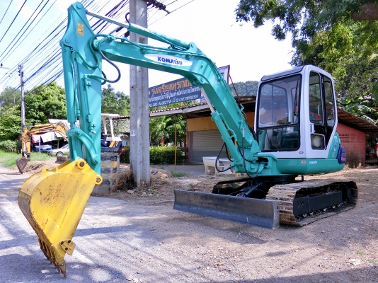 KOMATSU 40-7 ขนาดPC-40 <มีVDOให้ชม>มีลายแย๊กรถเก่านอกมีเอกสารอินวอย☎️ติดต่อ 085-5632278 <ราคาต่อรองได้>