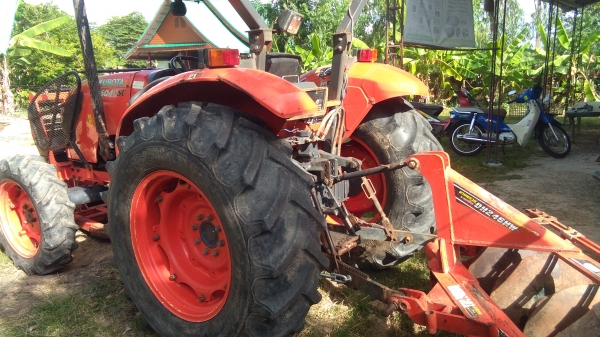 ขายด่วน M6040 สภาพสวย อุปกรณื  2 ชิ้น รถปี 57