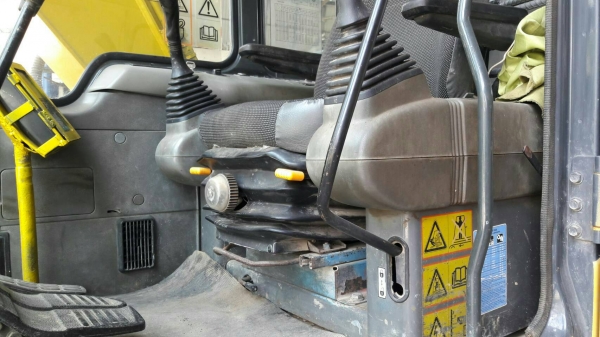 มี VDO ให้ชม. KOMATSU PC130-6K รถเก่านอก มีระบบหัวกระแทก ราคา 1200000