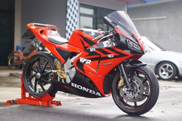 ร้าน วุฒิ นนบุรี ขาย HONDA VFR NC30 ปี1991