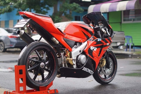 ร้าน วุฒิ นนบุรี ขาย HONDA VFR NC30 ปี1991