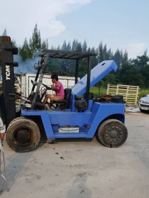 โฟคลิฟท์ TCM 10 ตันต้องซ่อมลูกยางปั๊มเบรคล่าง ซีลไฮโดรลิคคว่ำหงายด้านซ้าย ท่อไอเสียไม่มีเสียงเครื่องเลยดังแต่รถ ใช้งานได้เลย ราคา 260,000บาท