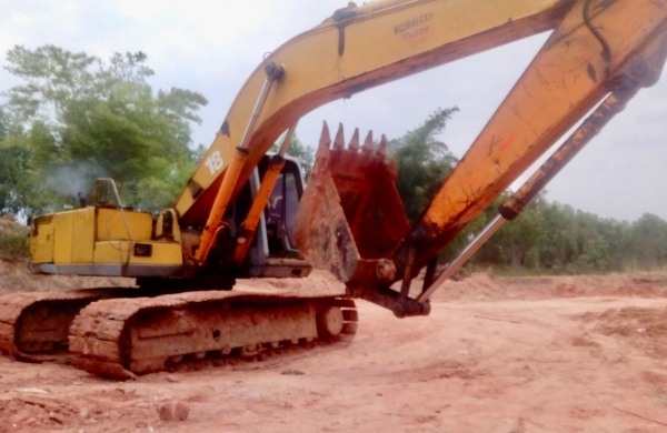 KOBELCO MARK 2 SK 200 ตัวเดินใหญ่ เครื่องเดิมปั๊มพ์เดิม K3V ทำงานเร็ว ช่วงล่างแน่นดี โซ่บูทใบแทรกสภาพดีพร้อมใช้งานได้เลยครับ เอกสารซื้อขาย ราคาต่อรองได้ครับ