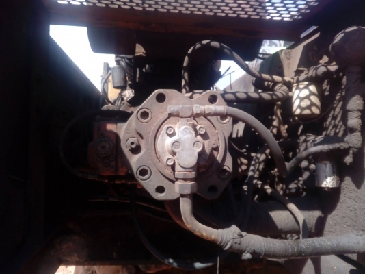 KOBELCO MARK 2 SK 200 ตัวเดินใหญ่ เครื่องเดิมปั๊มพ์เดิม K3V ทำงานเร็ว ช่วงล่างแน่นดี โซ่บูทใบแทรกสภาพดีพร้อมใช้งานได้เลยครับ เอกสารซื้อขาย ราคาต่อรองได้ครับ