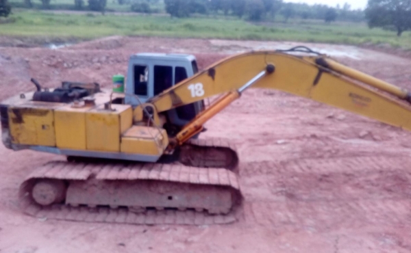 KOBELCO MARK 2 SK 200 ตัวเดินใหญ่ เครื่องเดิมปั๊มพ์เดิม K3V ทำงานเร็ว ช่วงล่างแน่นดี โซ่บูทใบแทรกสภาพดีพร้อมใช้งานได้เลยครับ เอกสารซื้อขาย ราคาต่อรองได้ครับ