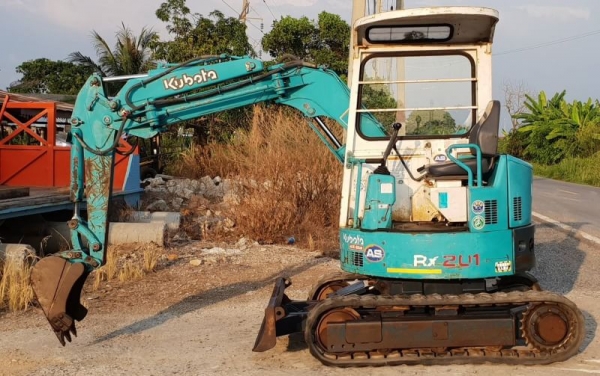 ขายด่วนรถแบคโฮคูโบต้าRX201คอลโทลสั้นปั้มดีเทียบเท่าPC20รถนอกสถาพดีพร้อมใช้เพิ่งนำเข้ามายังไม่เคยใช้งานในไทยเลย