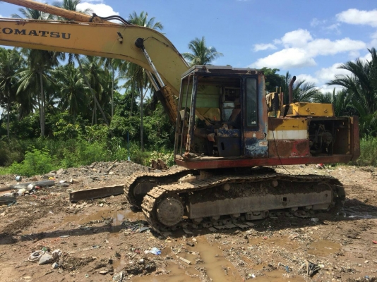 ขายรถแบคโฮ KOMATSU PC200-3 คอลโทรลสั้น หัวคีปพร้อมบุ้งกี๋ ราคา 260000
