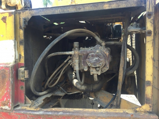ขายรถแบคโฮ KOMATSU PC200-3 คอลโทรลสั้น หัวคีปพร้อมบุ้งกี๋ ราคา 260000