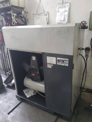 **ขายถูกๆ ปั้มลมมือสองแบบเก็บเสียงรุ่นแรงดันสูง(เก่านอก-ญี่ปุ่น)** BANZAI(Iwata)10 แรง มีairdryer ถังพัก 70 ลิตร ทดสอบเรียบร้อย ทุกระบบทำงานได้ดีมากๆ on11kgf/cm2 off14kgf/cm2นิ่งๆเงียบๆพร้อมใช้งานครับ