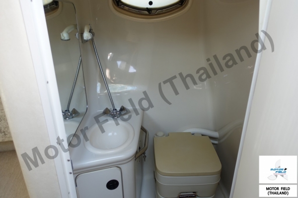 เรือมือสองพร้อมห้องนอนและห้องน้ำ รุ่น 2002 Searay 240