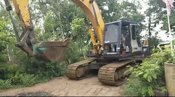 ขาย 395,000 KOBELCO sk 200-2 เครื่องดี ปั๊มแรง ช่วงล่างแน่น รถพร้อมใช้งาน เอกสารซื้อขาย รถอยู่ บุรีรัมย์ 090-772-3710 090-772-3708