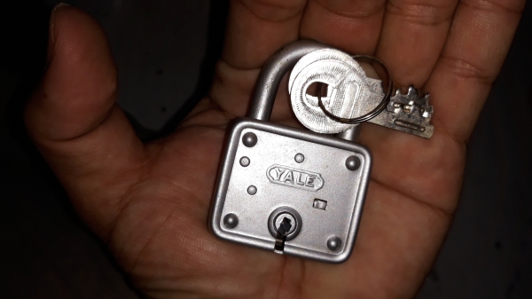 ขายแม่กุญแจ YALE MADE IN GERMANY. ใหม่เก่าเก็บพร้อมลูก2ดอก ขายแม่กุญแจ YALE MADE IN GERMANY. ใหม่เก่าเก็บพร้อมลูก2ดอก