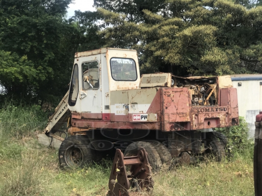 ขายด่วน รถขุดล้อ ยาง พร้อมหัวแยค ไม่มีบุ้งกี่  ขายตามสภาพ 290000 คับ