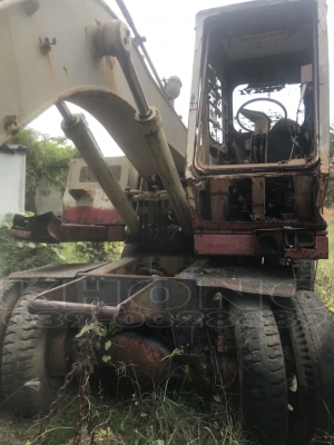 ขายด่วน รถขุดล้อ ยาง พร้อมหัวแยค ไม่มีบุ้งกี่  ขายตามสภาพ 290000 คับ