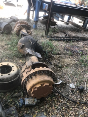 ขายด่วน เพลาหน้า หลังรถตัก 966  ดิสเบรค สภาพพร้อมใช้งาน ขาย 60000 บาท