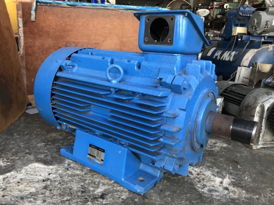 ขายมอเตอร์ไฟฟ้า Hitachi 30KW.(40HP.) 380V 1460rpm. สภาพสวยมากเดิม หมุนนิ่ม พร้อมใช้งาน