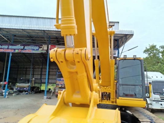 ขายค่ะ Komatsu pc 200 ปี2005 5สูบ ขายค่ะ Komatsu pc 200 ปี2005 5สูบ