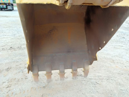 ขายค่ะ Komatsu pc 200 ปี2005 5สูบ ขายค่ะ Komatsu pc 200 ปี2005 5สูบ