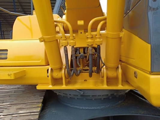 ขายค่ะ Komatsu pc 200 ปี2005 5สูบ ขายค่ะ Komatsu pc 200 ปี2005 5สูบ