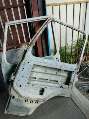 บานประตูหัวลาก /ไม่ทราบยี่ห้อ