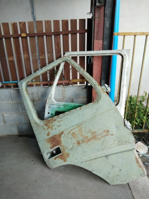 บานประตูหัวลาก /ไม่ทราบยี่ห้อ