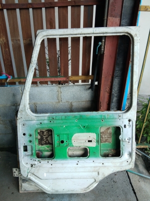 บานประตูหัวลาก /ไม่ทราบยี่ห้อ